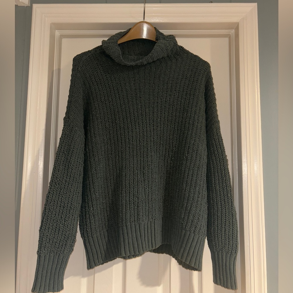 OVERSIZED STRESSED SWEATER